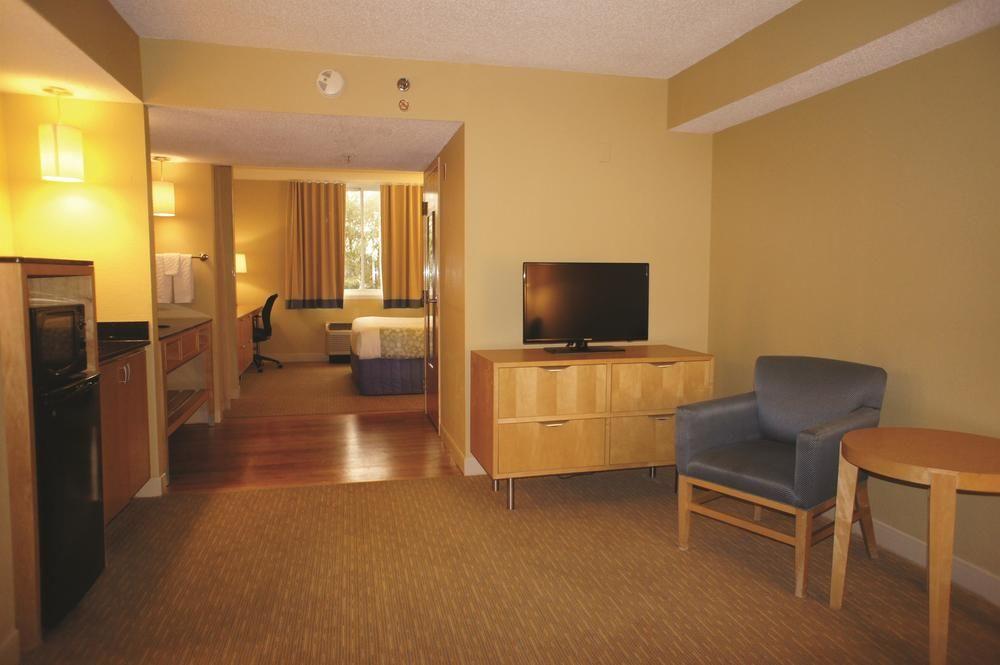 Отель La Quinta By Wyndham Sarasota Downtown Экстерьер фото