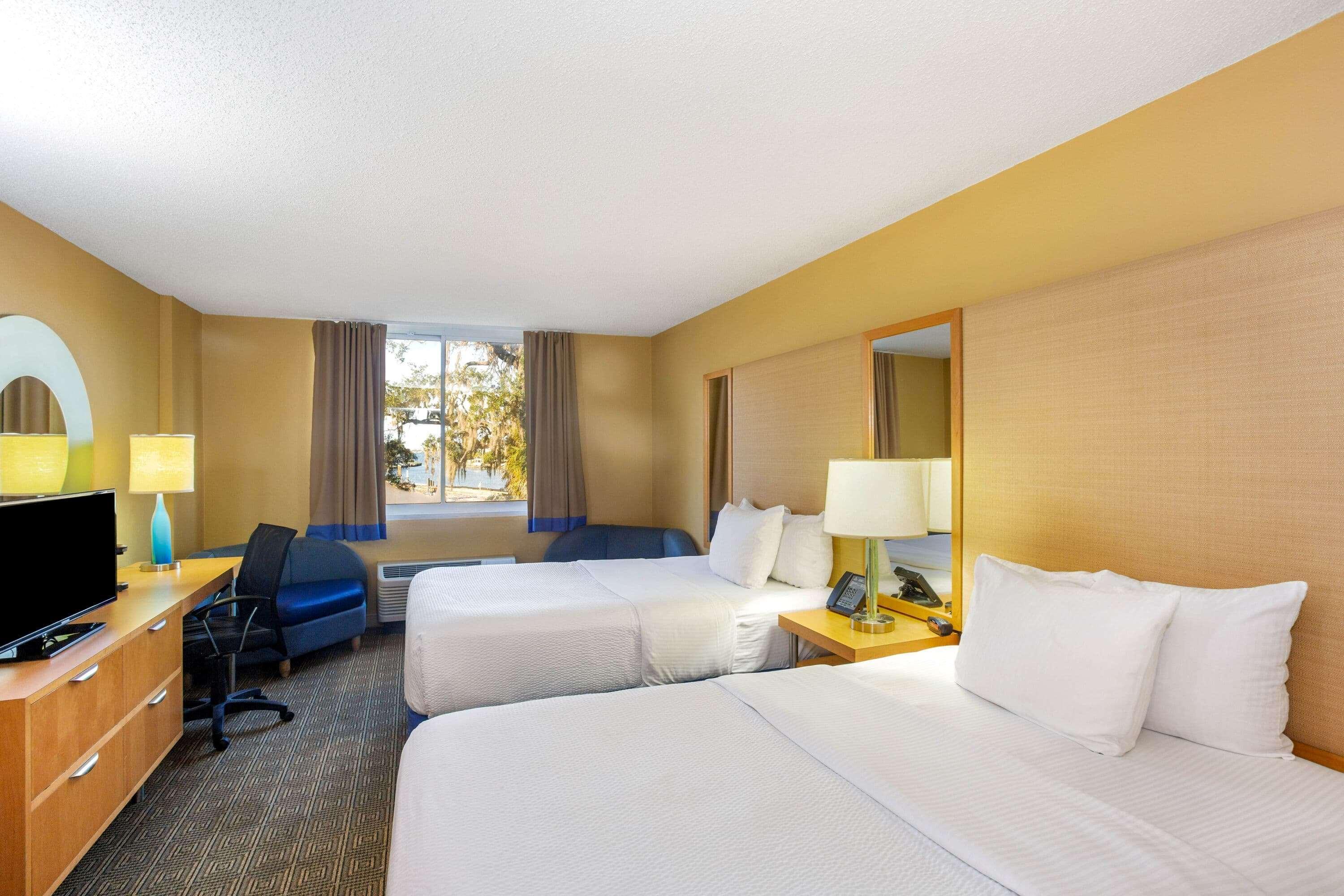 Отель La Quinta By Wyndham Sarasota Downtown Экстерьер фото