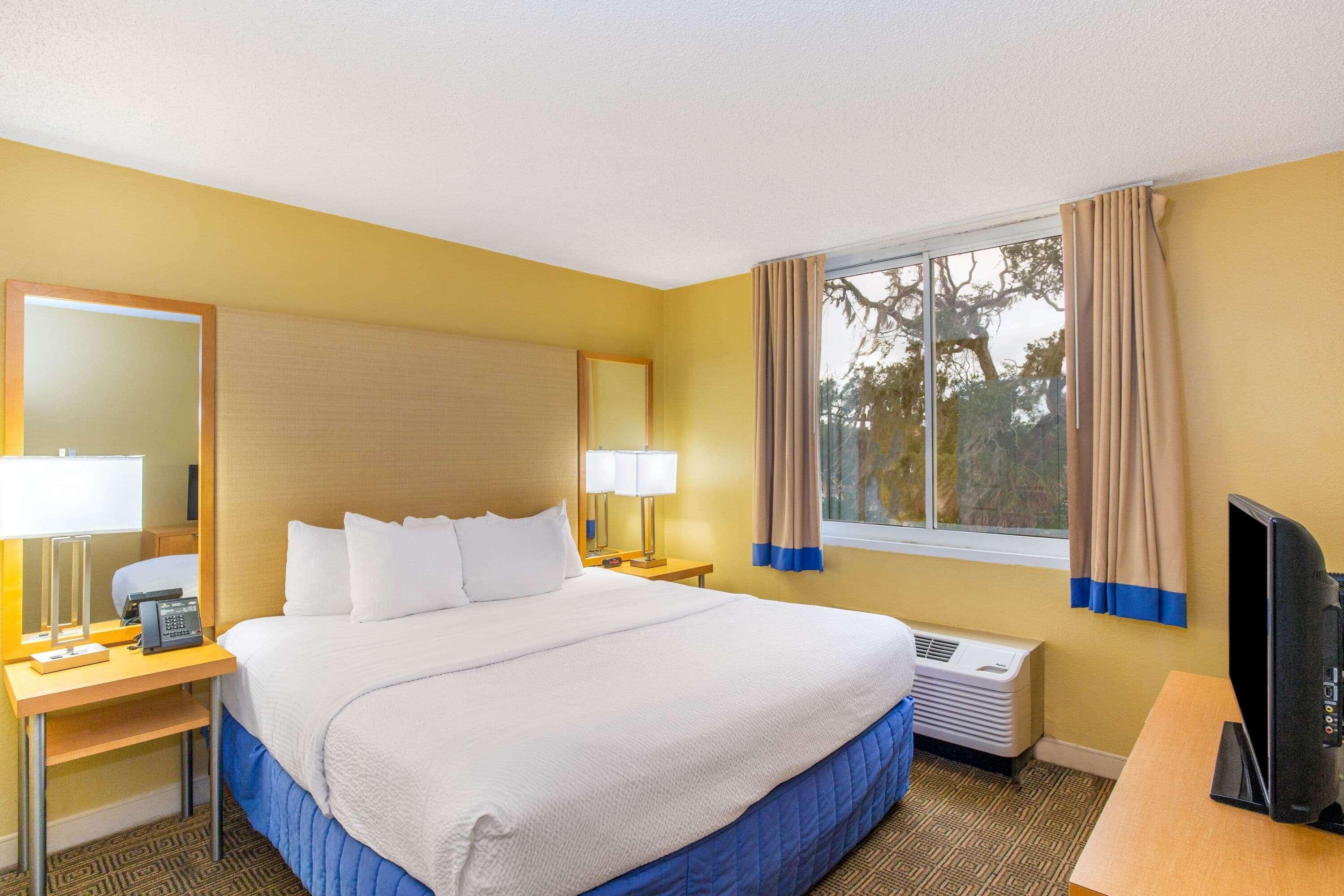 Отель La Quinta By Wyndham Sarasota Downtown Экстерьер фото