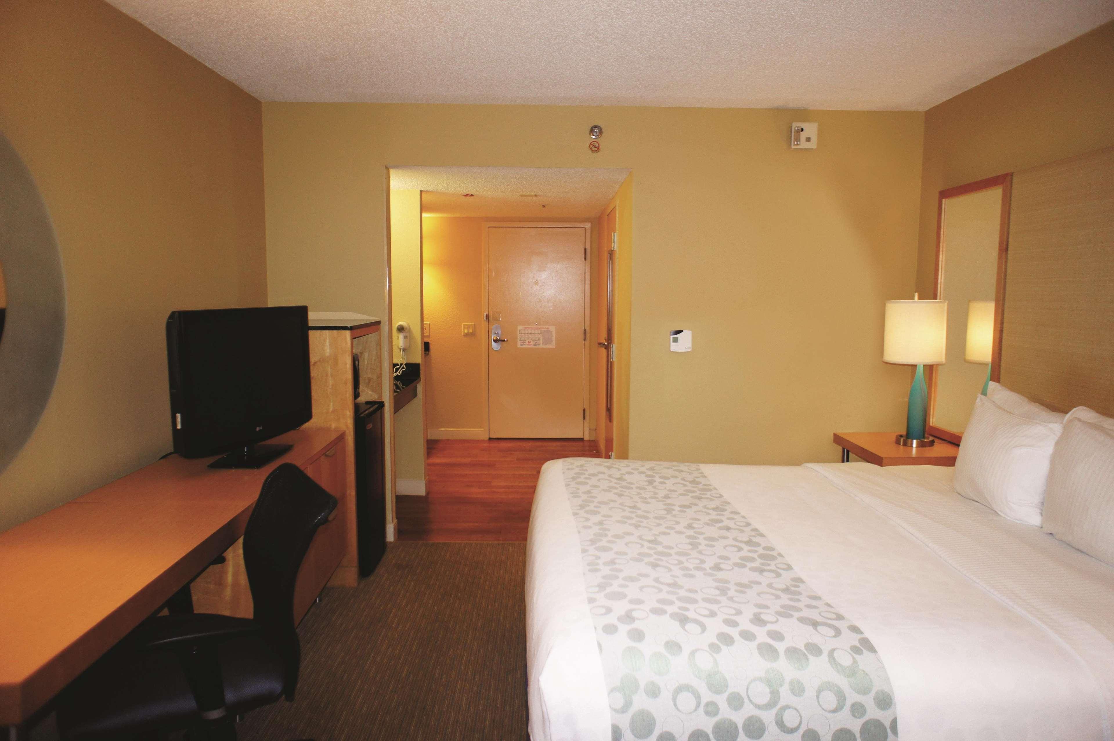Отель La Quinta By Wyndham Sarasota Downtown Экстерьер фото