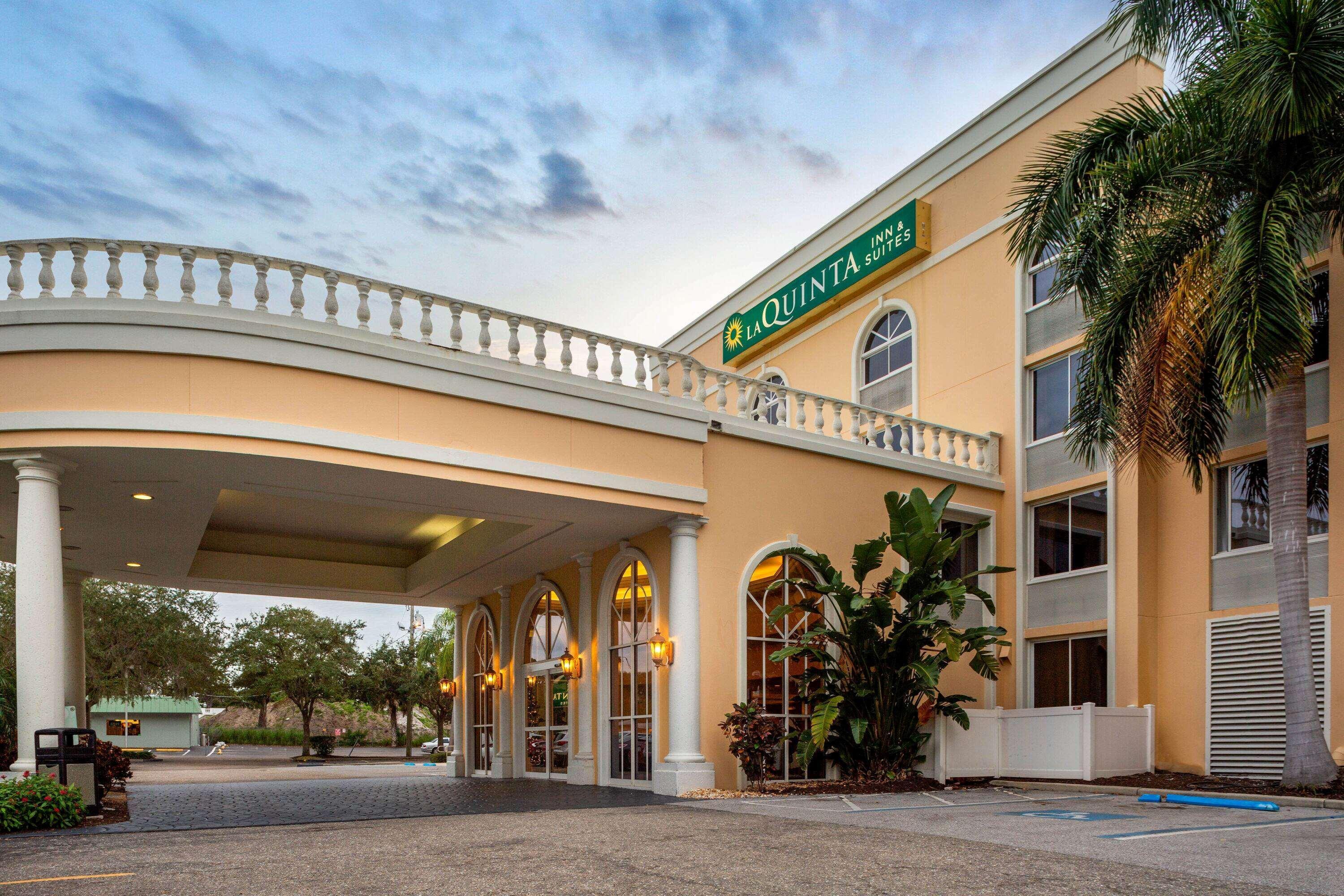 Отель La Quinta By Wyndham Sarasota Downtown Экстерьер фото