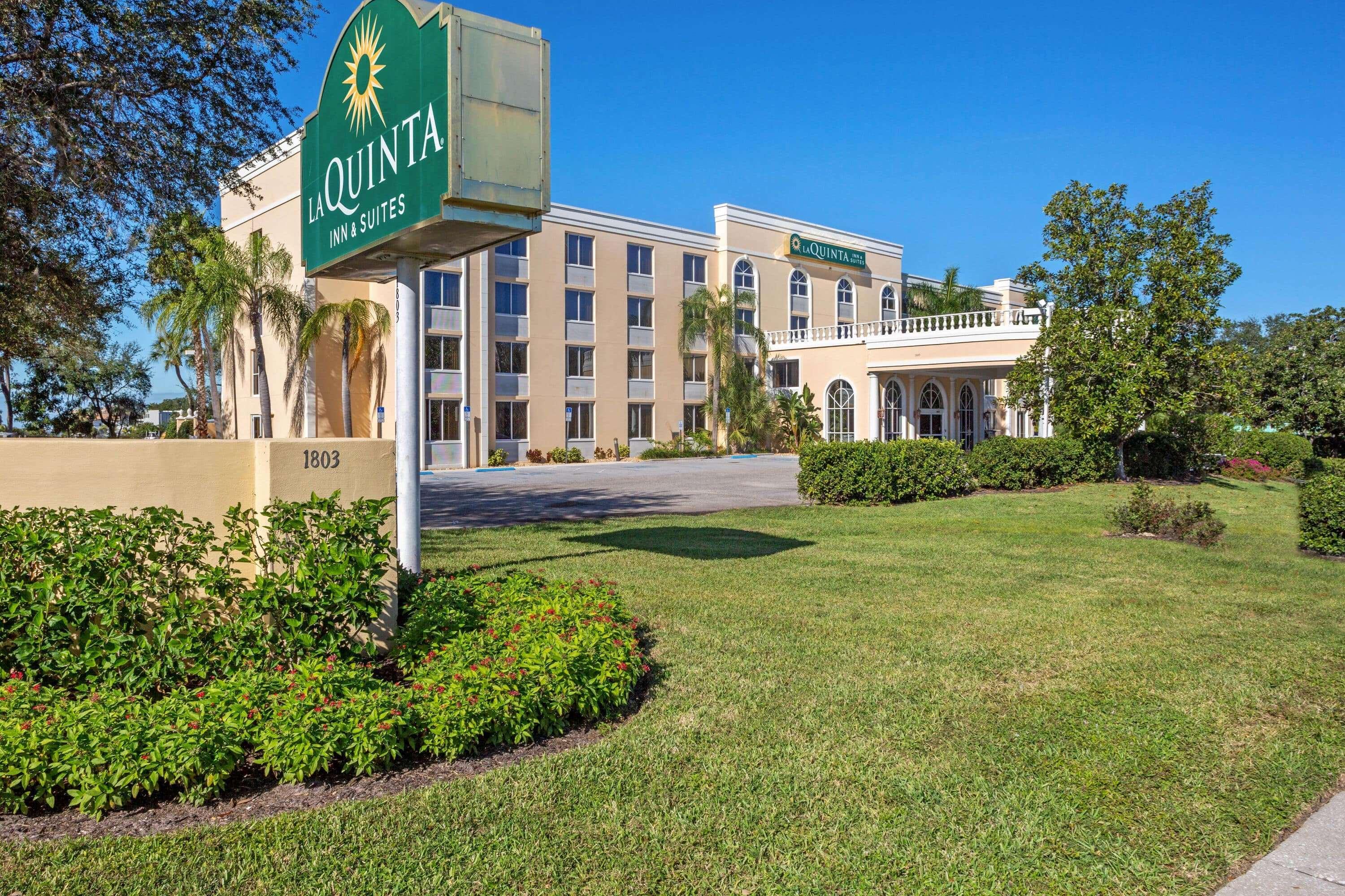 Отель La Quinta By Wyndham Sarasota Downtown Экстерьер фото