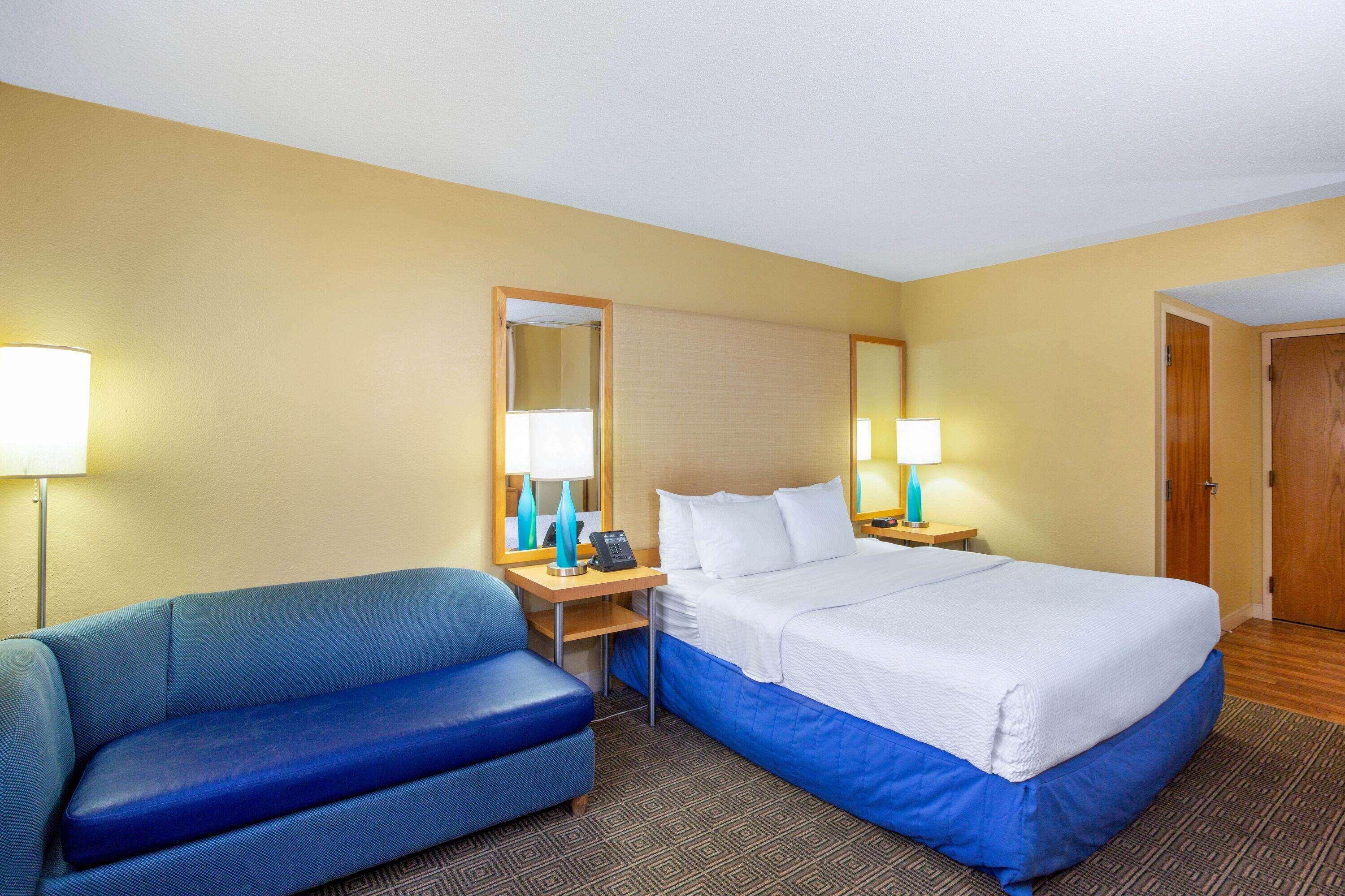 Отель La Quinta By Wyndham Sarasota Downtown Экстерьер фото