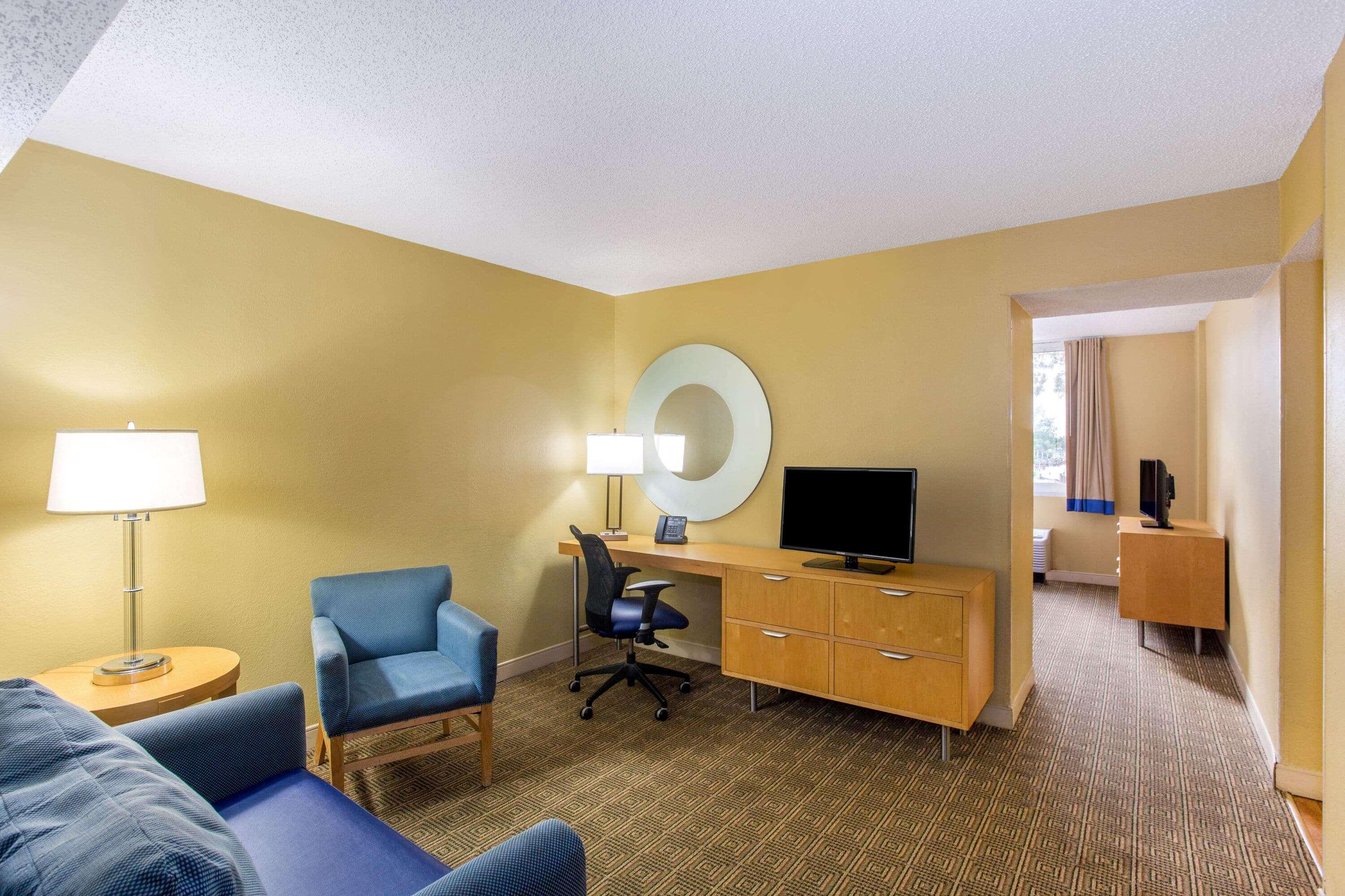 Отель La Quinta By Wyndham Sarasota Downtown Экстерьер фото