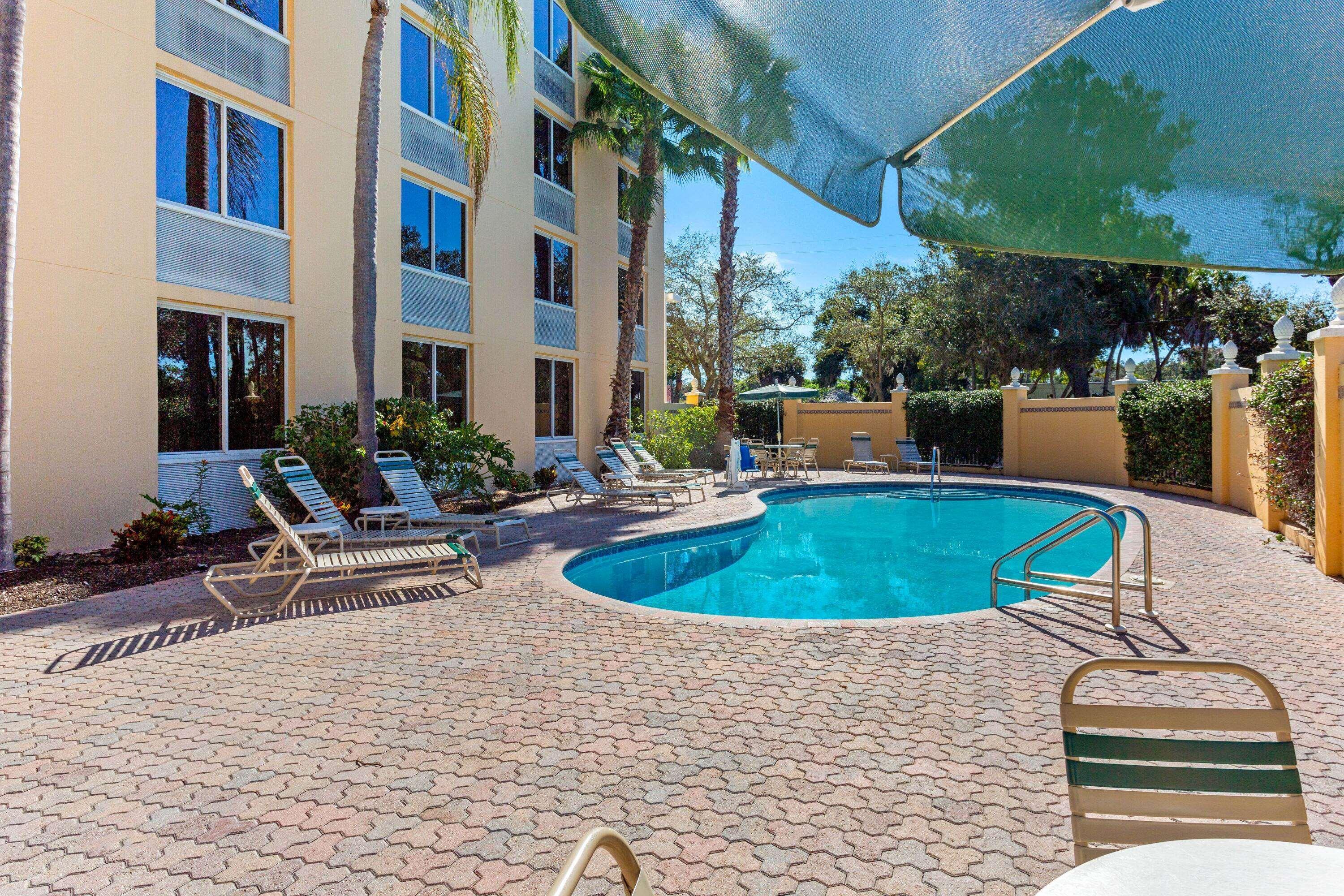 Отель La Quinta By Wyndham Sarasota Downtown Экстерьер фото