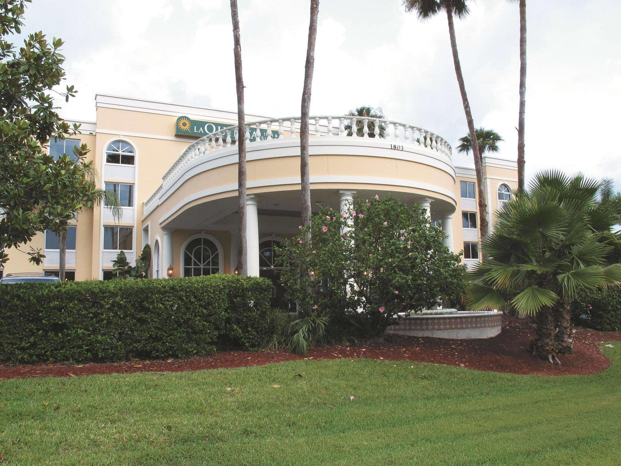 Отель La Quinta By Wyndham Sarasota Downtown Экстерьер фото